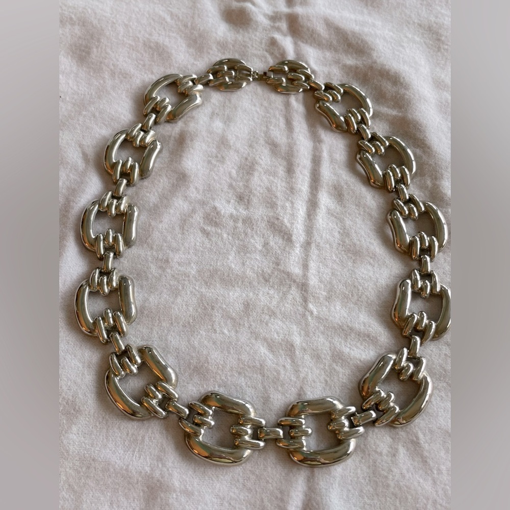 Chain design necklace